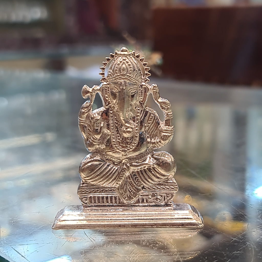 Shining Blessings: The Elegance of a Pure Silver Ganpati Idol"