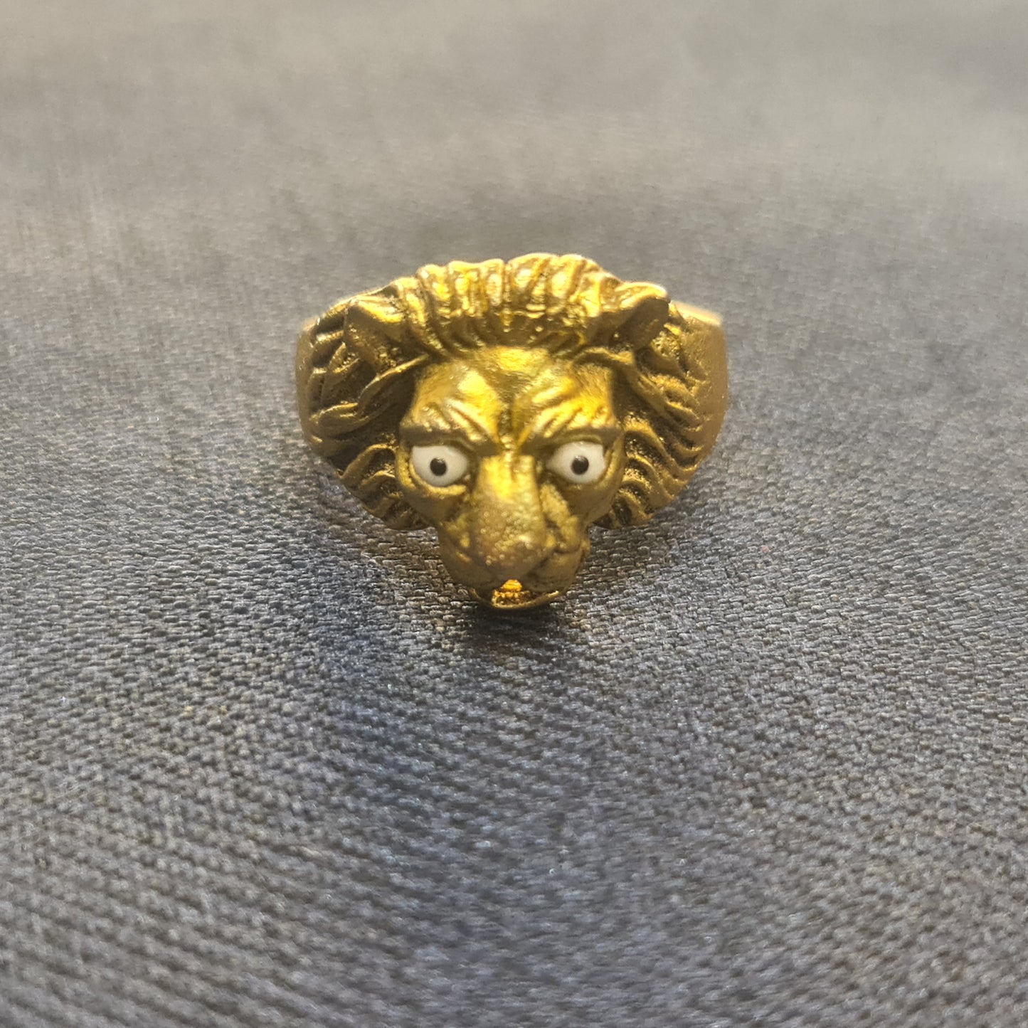 Unleash Your Inner Roar with the Majestic Lion-Faced Ring in 925 Silver"