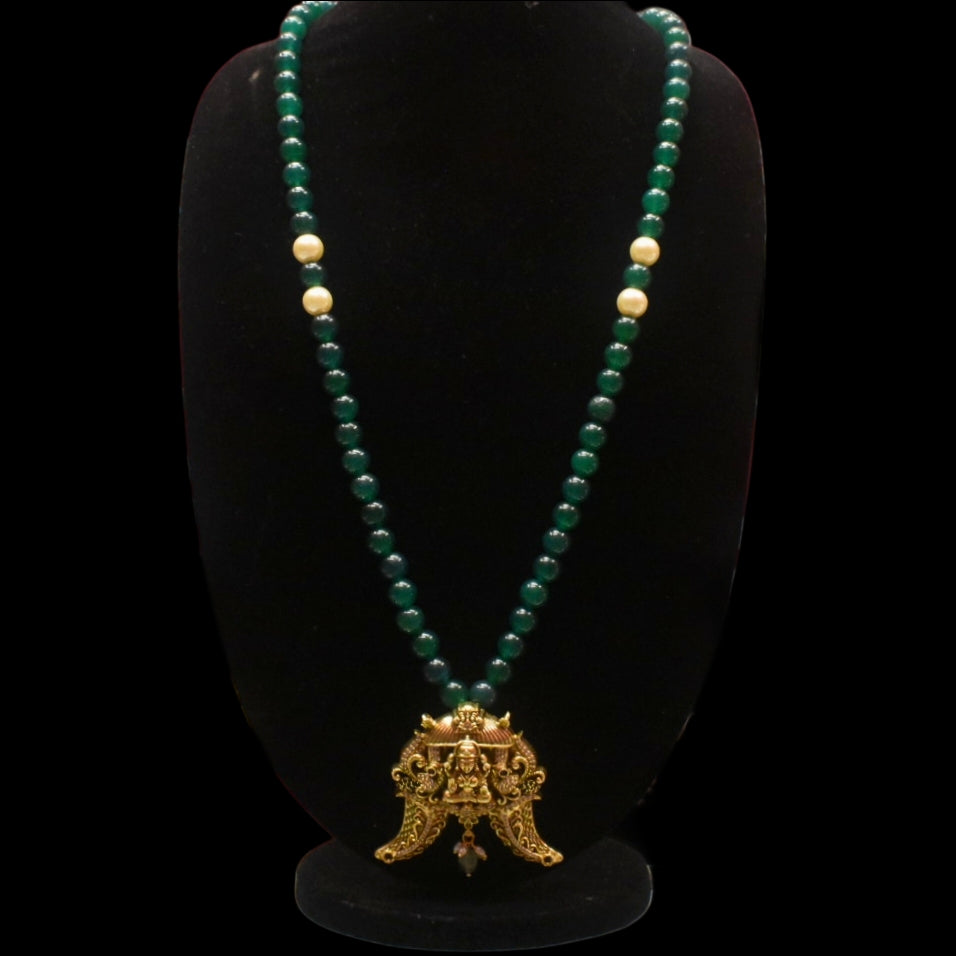 Antique Puligoru Locket with Emerald Beaded Necklace for Groom
