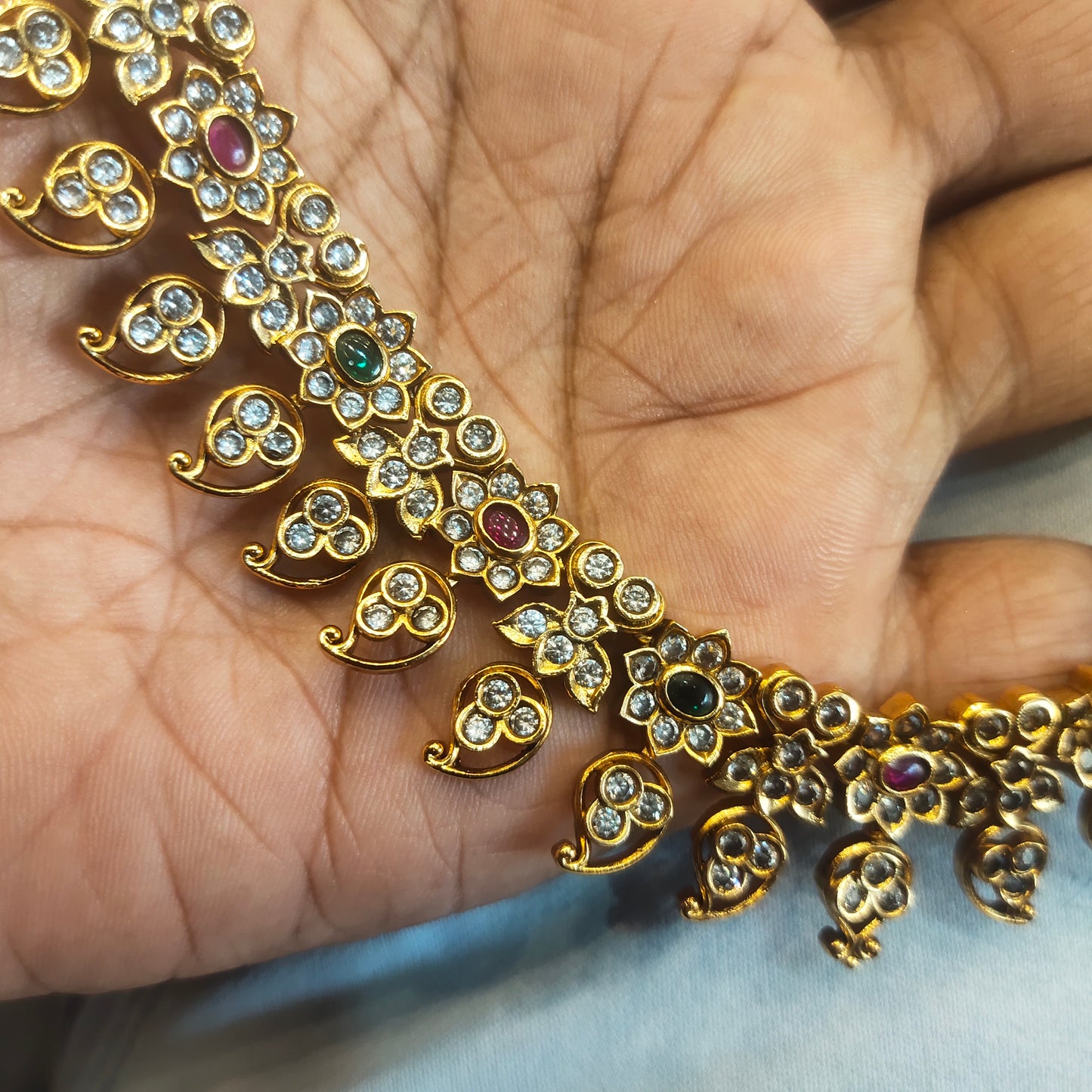 "Effortlessly Elegant: The Asp Fashion Short Antique Necklace Set"