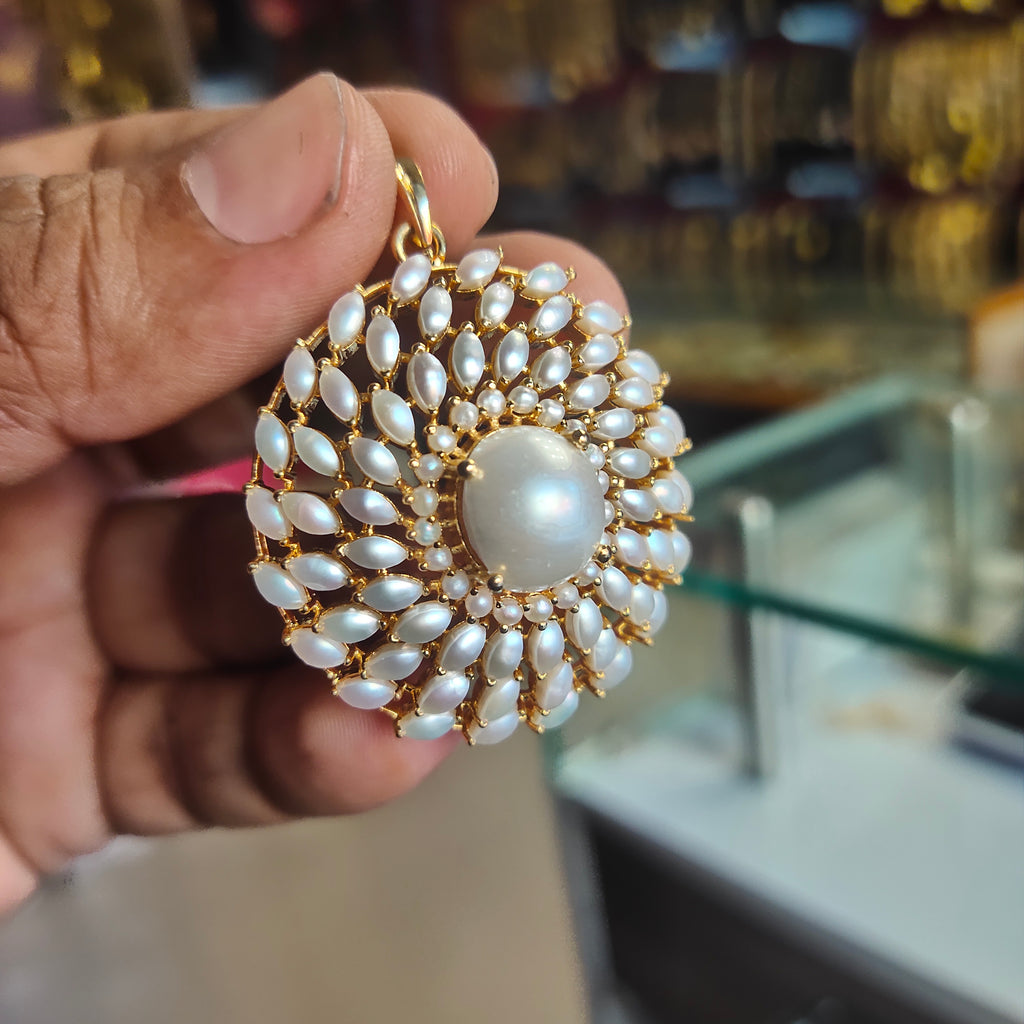 Stunning Pearl Pendant Set - Classic Design