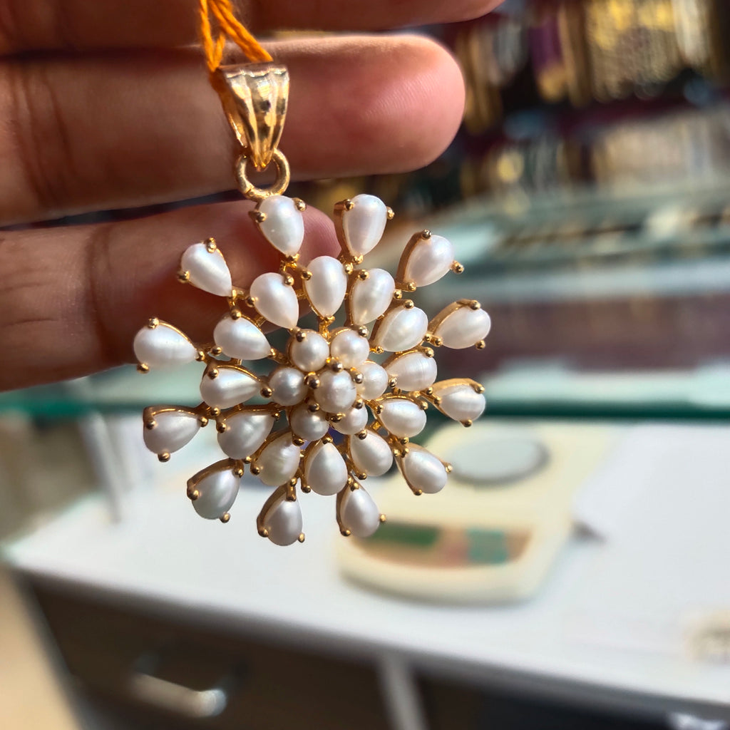 Glamorous Pearl Pendant Set for Women