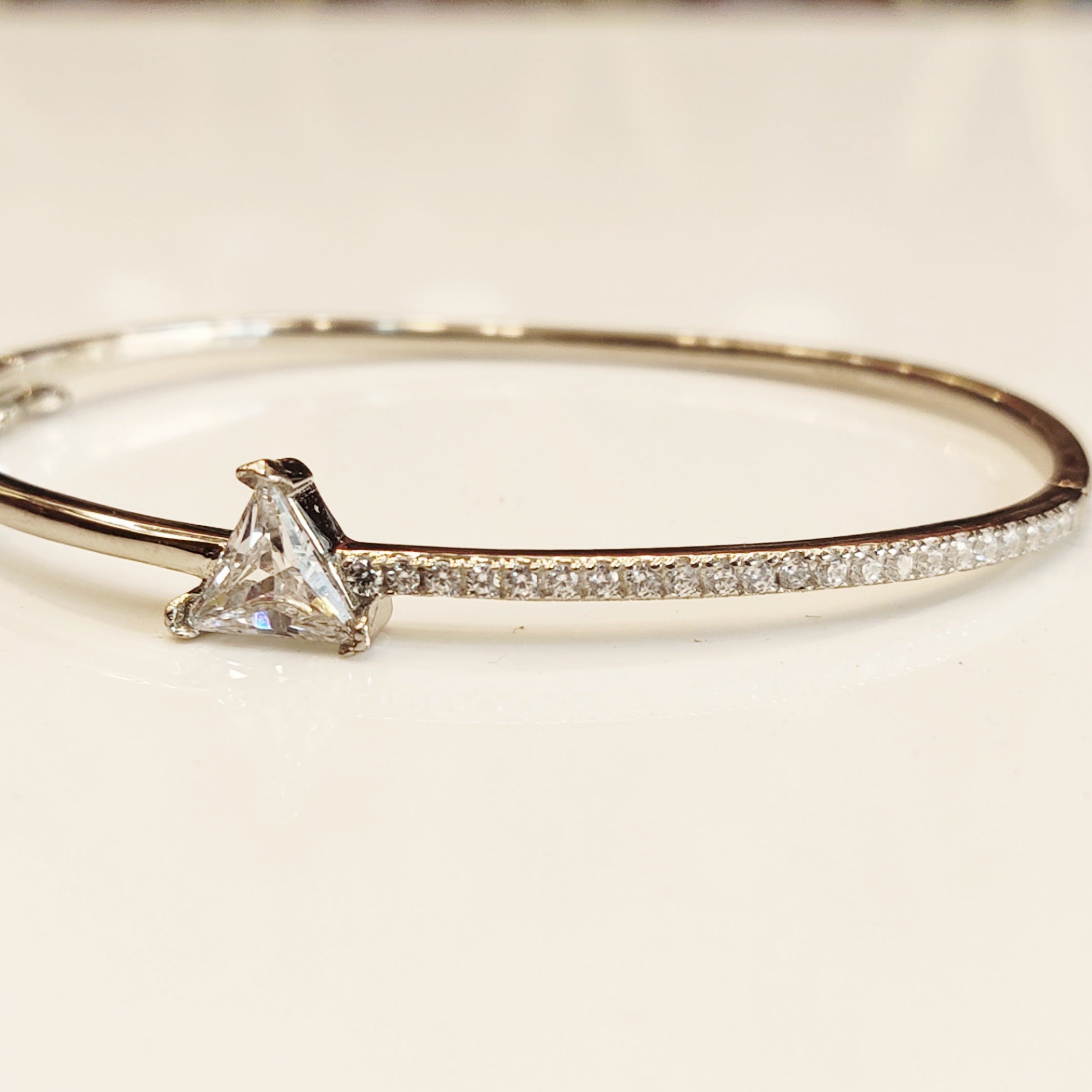 "Effortlessly Elegant: Discover the Classy Charm of the 925 Silver Bangle Bracelet by Asp Silver"