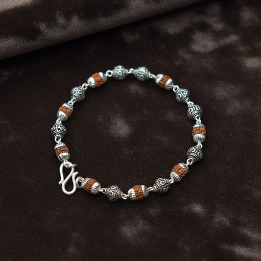 Flat Lay - Rudraksha Bracelet 14g Premium