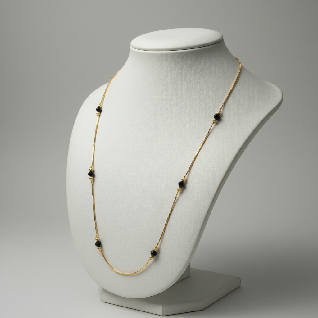 Mannequin display image without middle beads