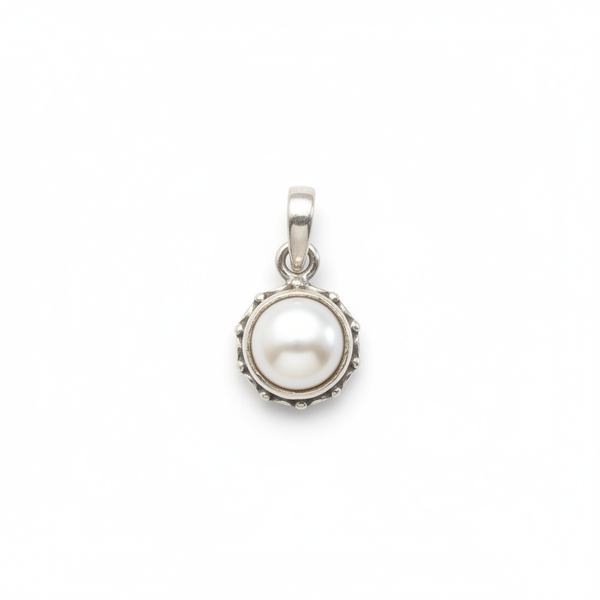 Pearl Pendant Round - White Background