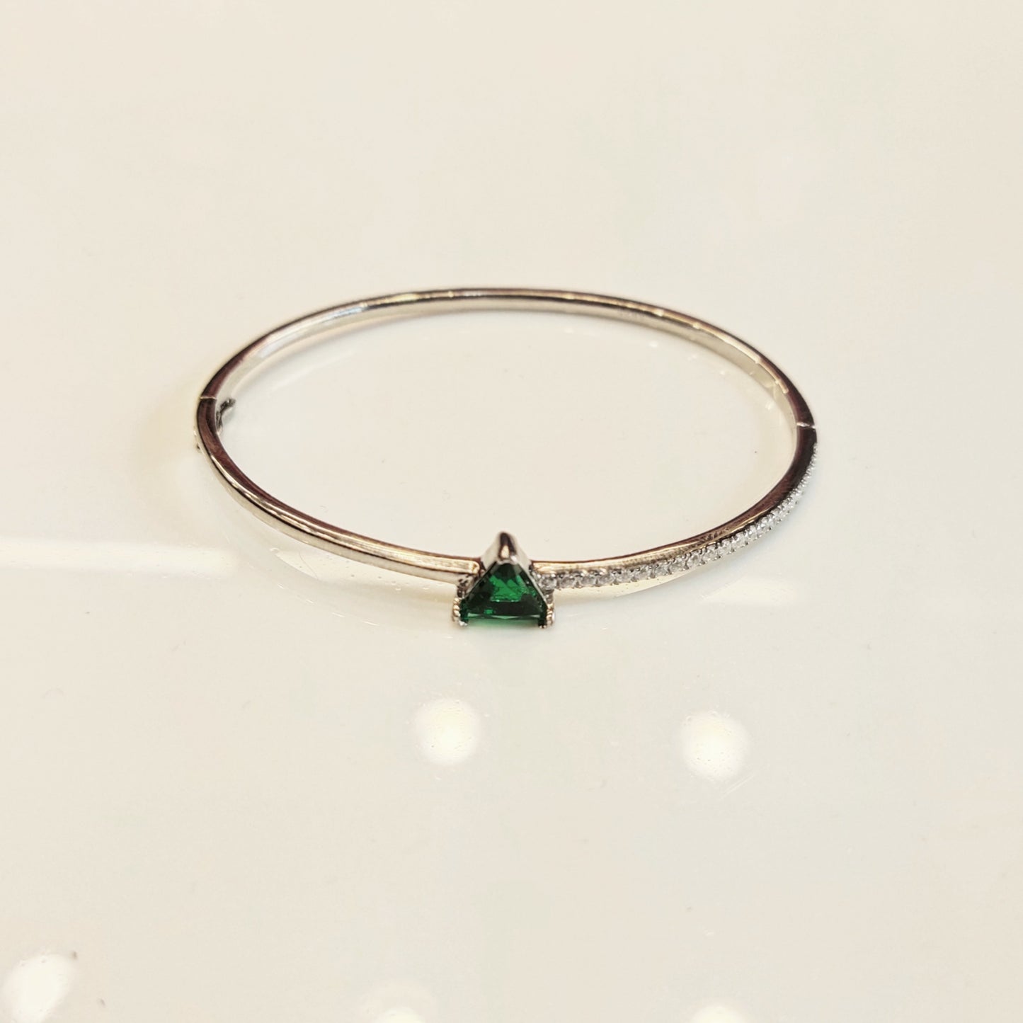 "Effortlessly Elegant: Discover the Classy Charm of the 925 Silver Bangle Bracelet by Asp Silver"