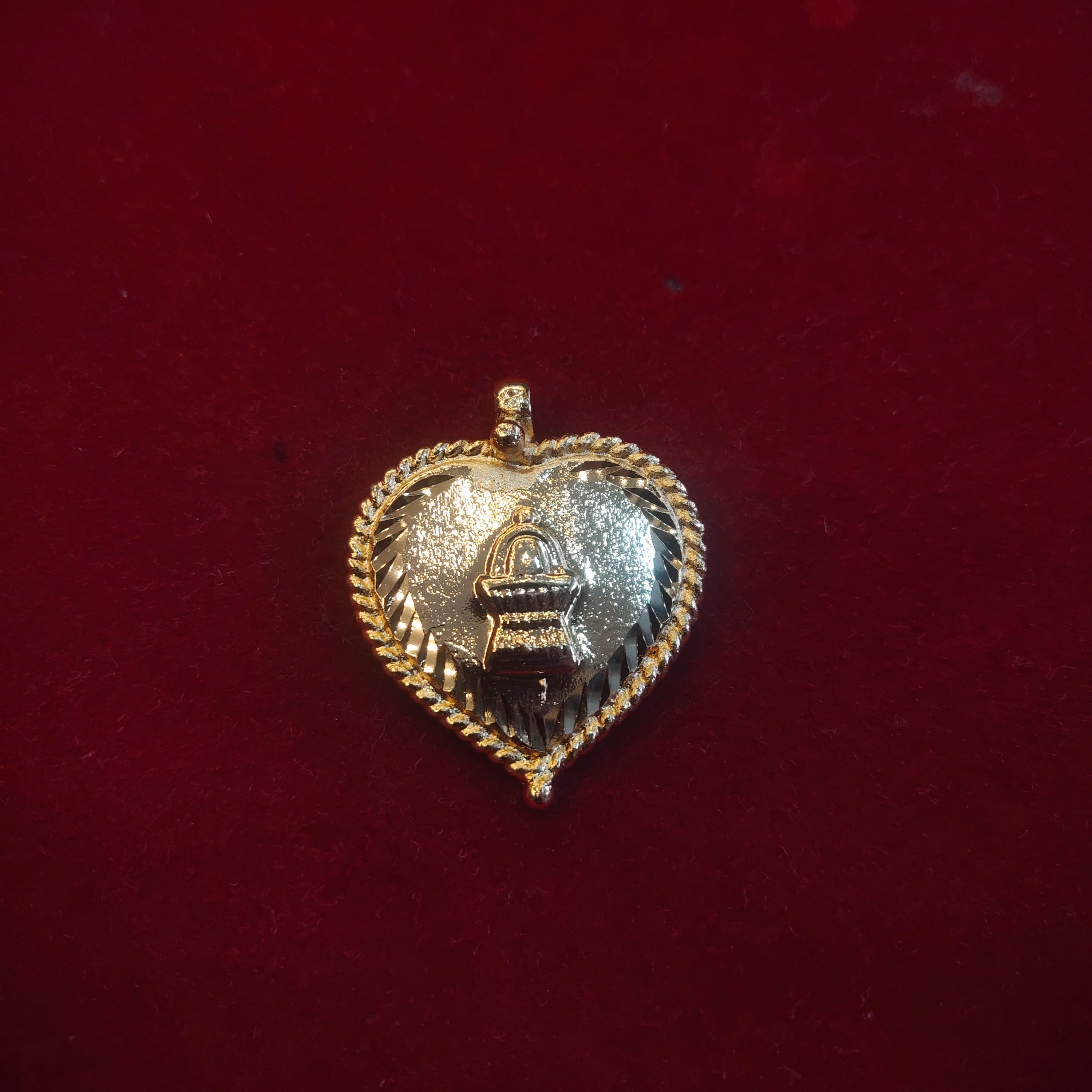 Gold Heart Temple Thali Locket