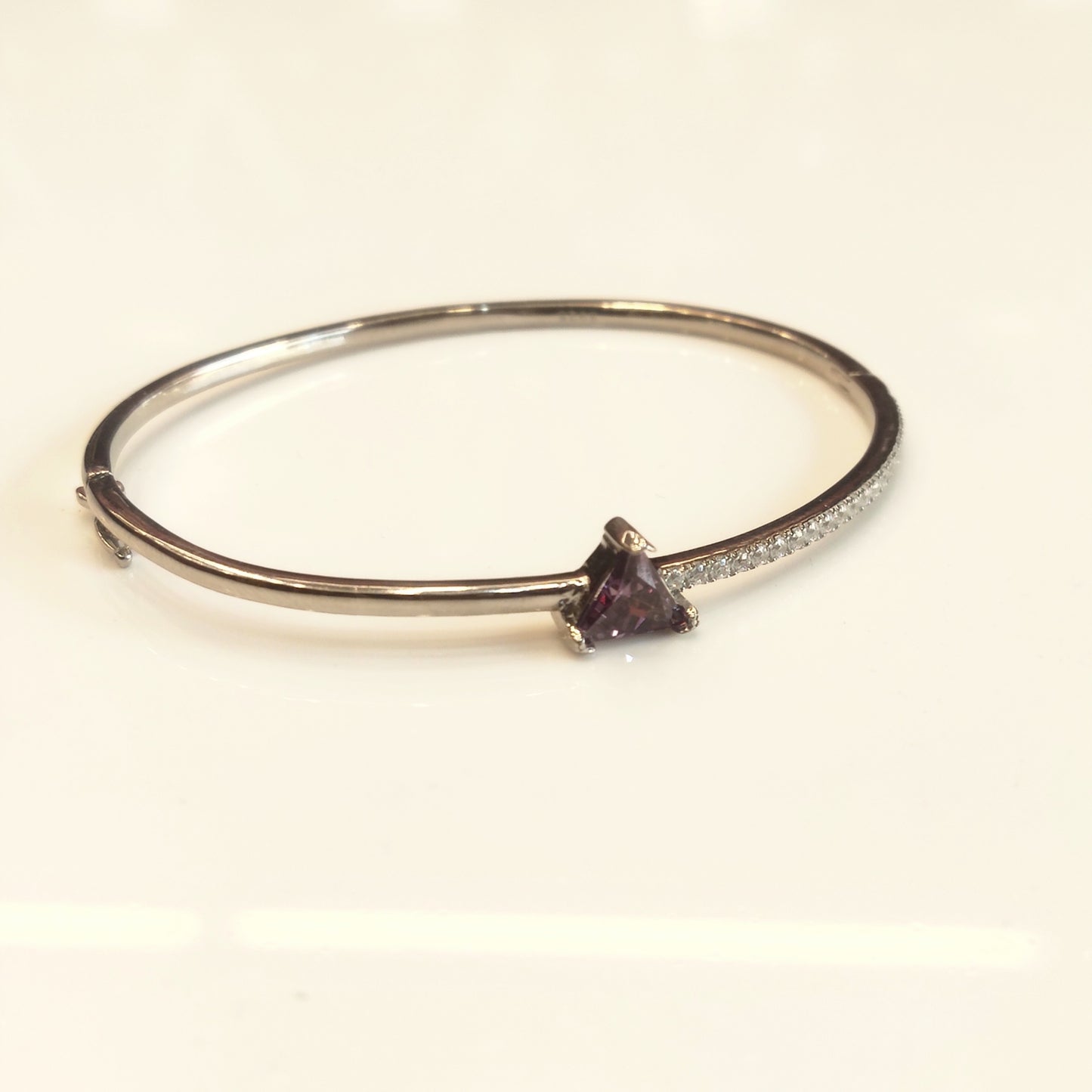 "Effortlessly Elegant: Discover the Classy Charm of the 925 Silver Bangle Bracelet by Asp Silver"