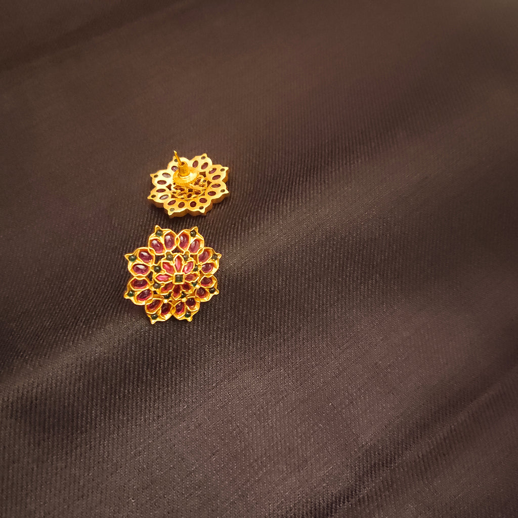 Antique Kemp Stone Studs - Round Traditional Earrings Antique Gold