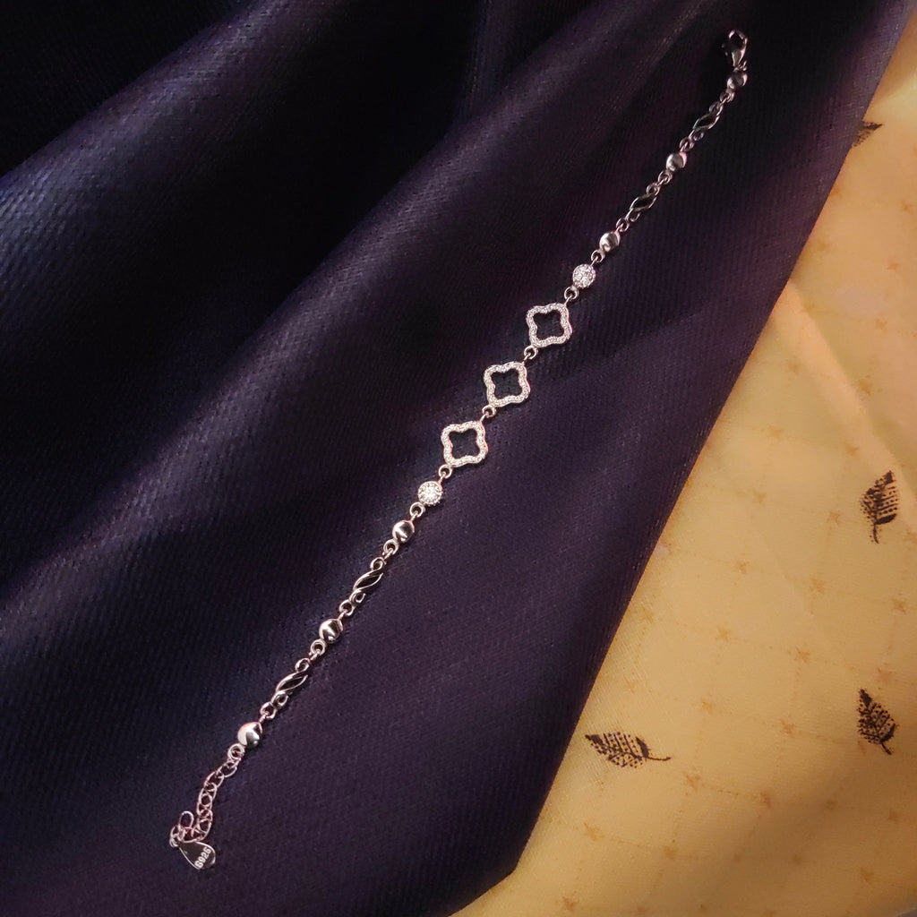 Trendy 925 Silver Bracelet for Women - Modern Design
