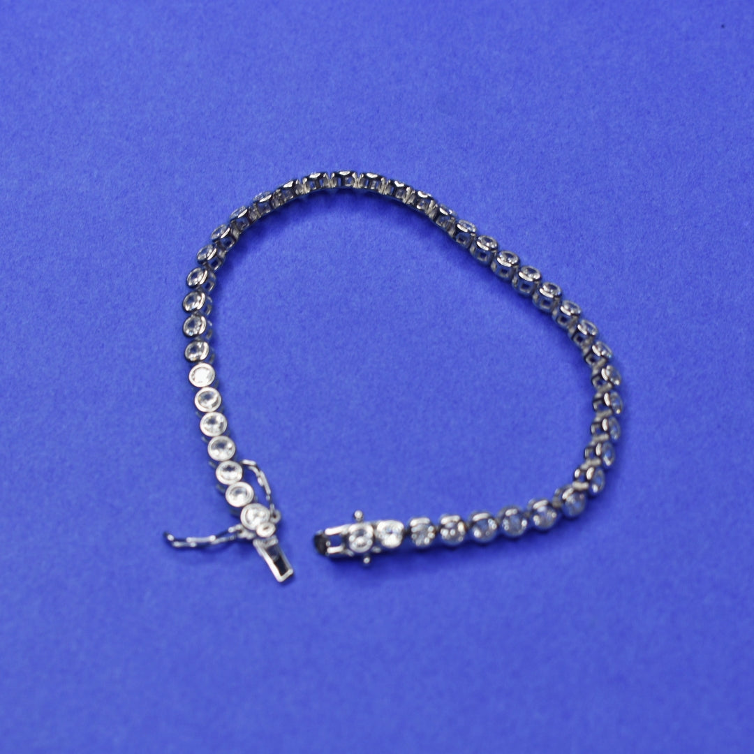 Elegant 925 Silver Bracelet for Women - Sophisticated Style