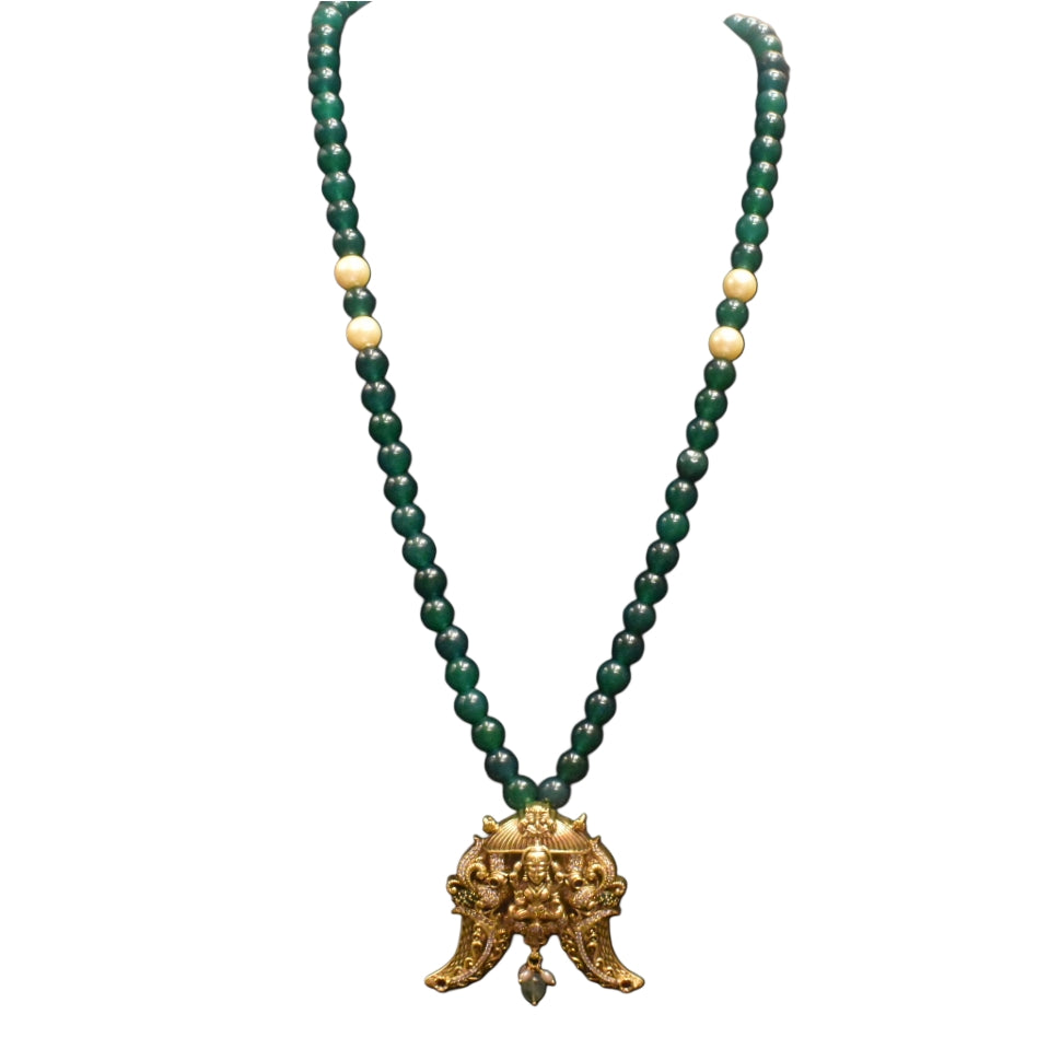 Antique Puligoru Locket with Emerald Beaded Necklace for Groom
