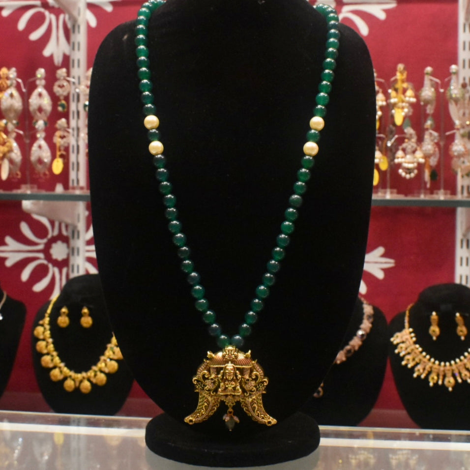 Antique Puligoru Locket with Emerald Beaded Necklace for Groom