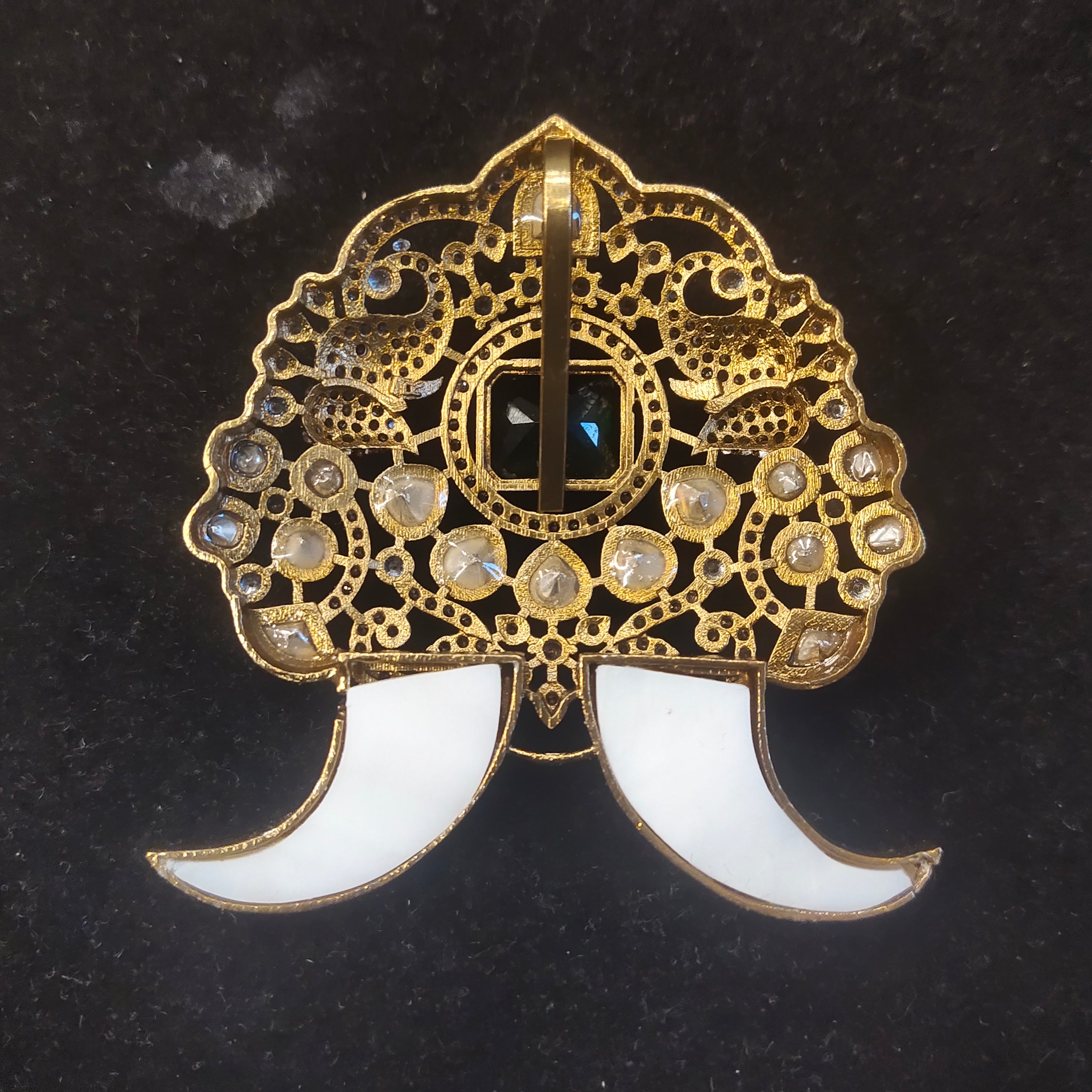 Tiger Nail Pendant | Puligoru Pendant with Polki & Gemstone