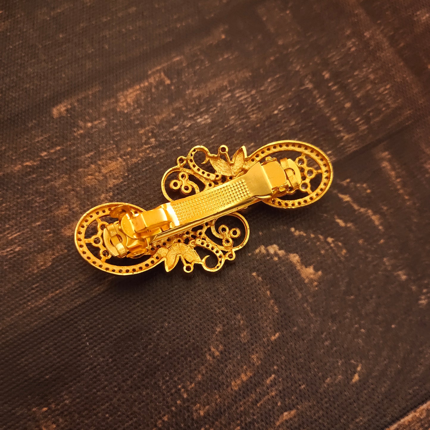 "Elegance Revived: Unearthing Timeless Beauty with Asp Fashion Jewellery's Antique Hair Clip"