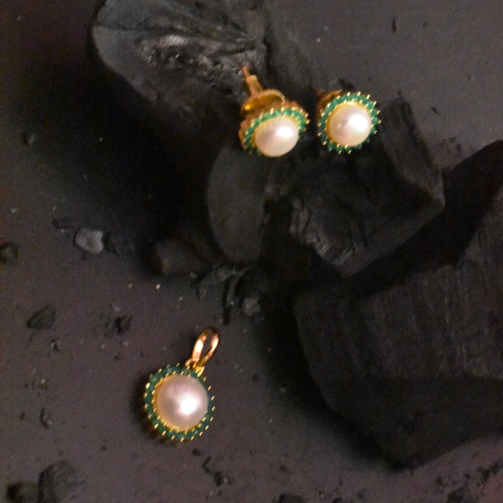 Gems & Pearl Pendant Set - Elegant Style