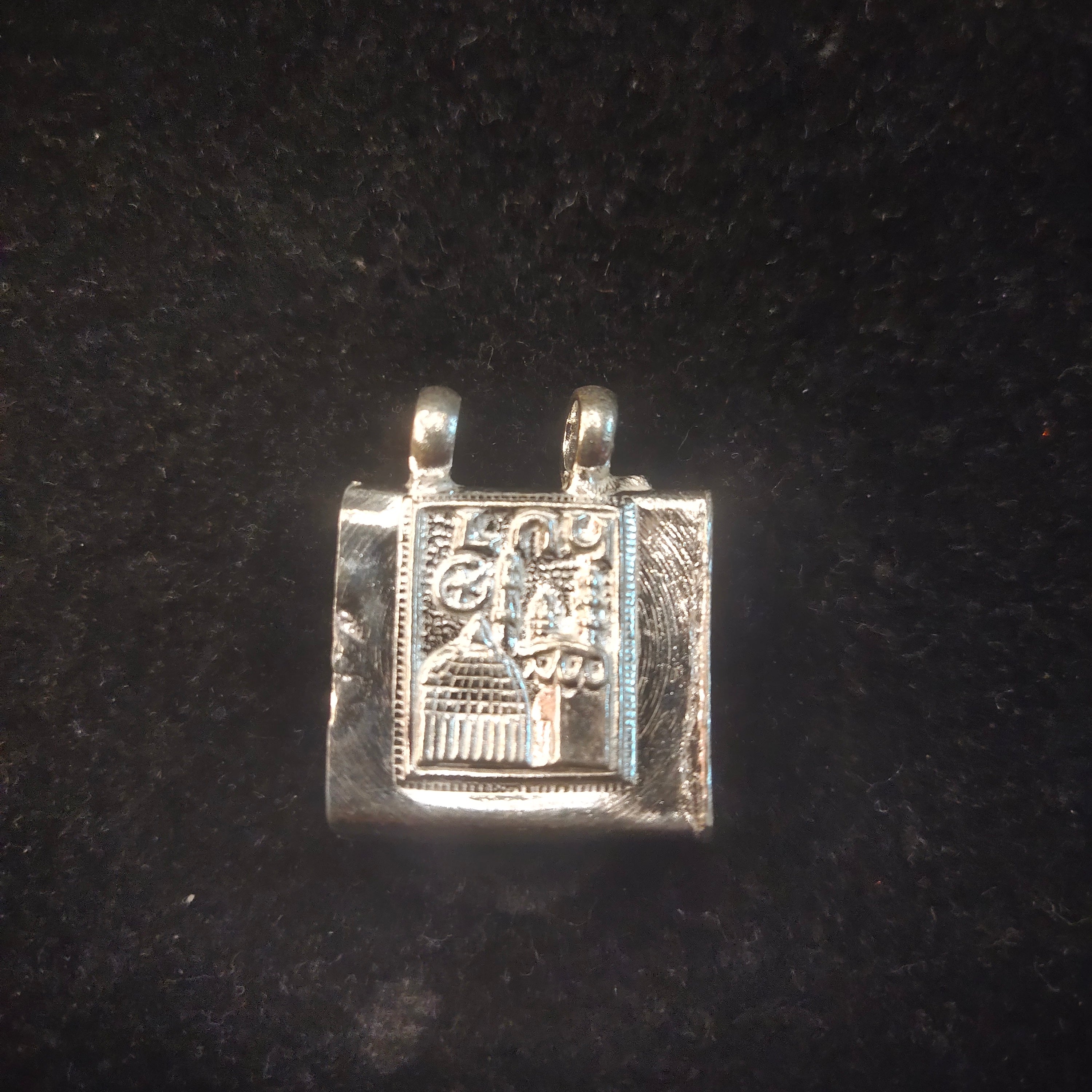 Pure Silver Islamic Taweez Amulet – Mosque & Arabic Inscription Pendant