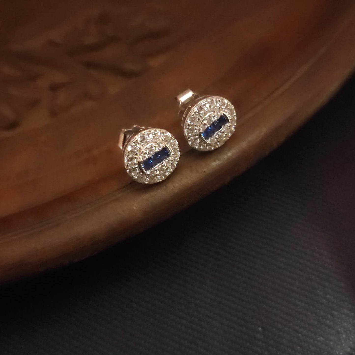 "Dazzle in Elegance: 92.5 Silver Stud Earrings Sparkling with American Diamonds"