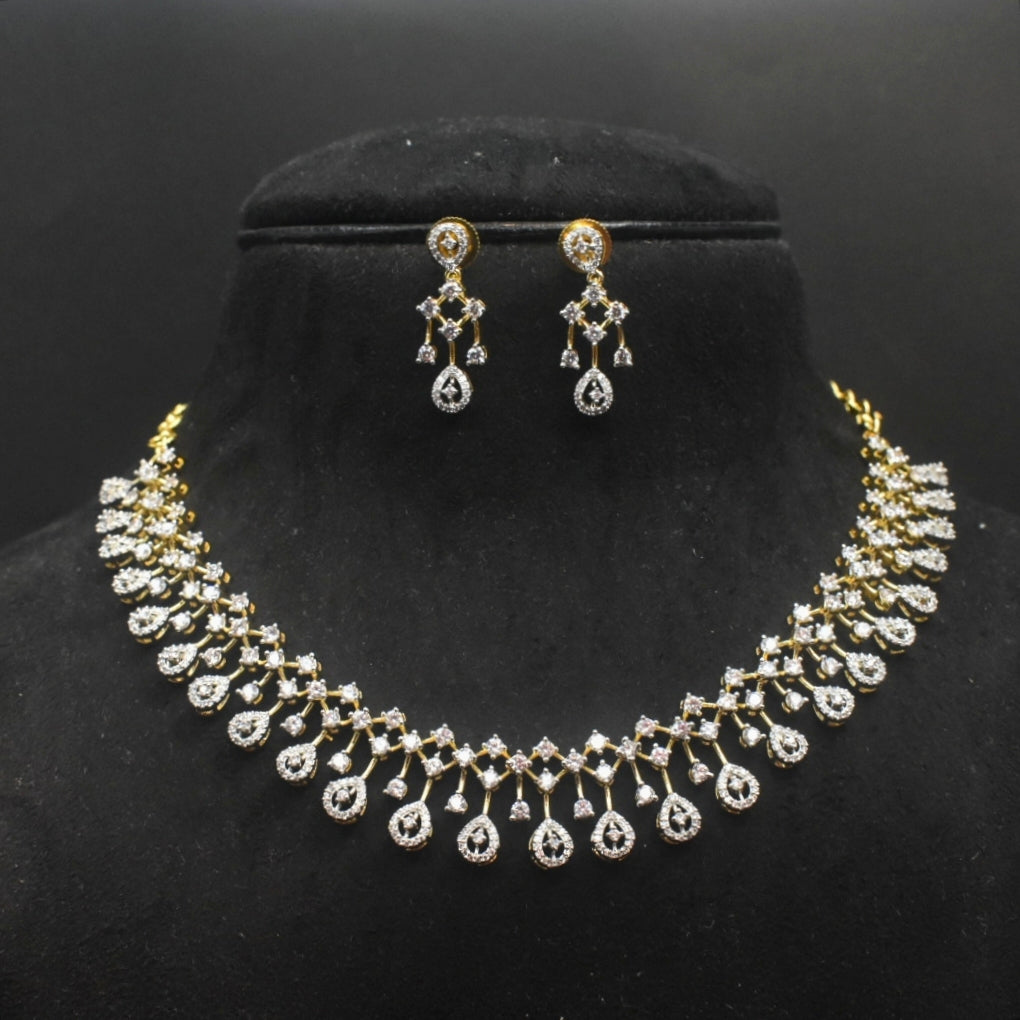Elegant White Zircon Jewelry Set - Diamond-Like Brilliance