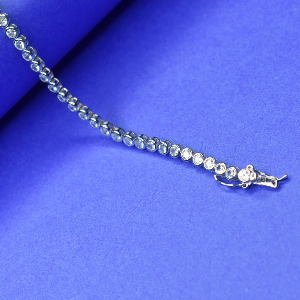 Elegant 925 Silver Bracelet for Women - Sophisticated Style