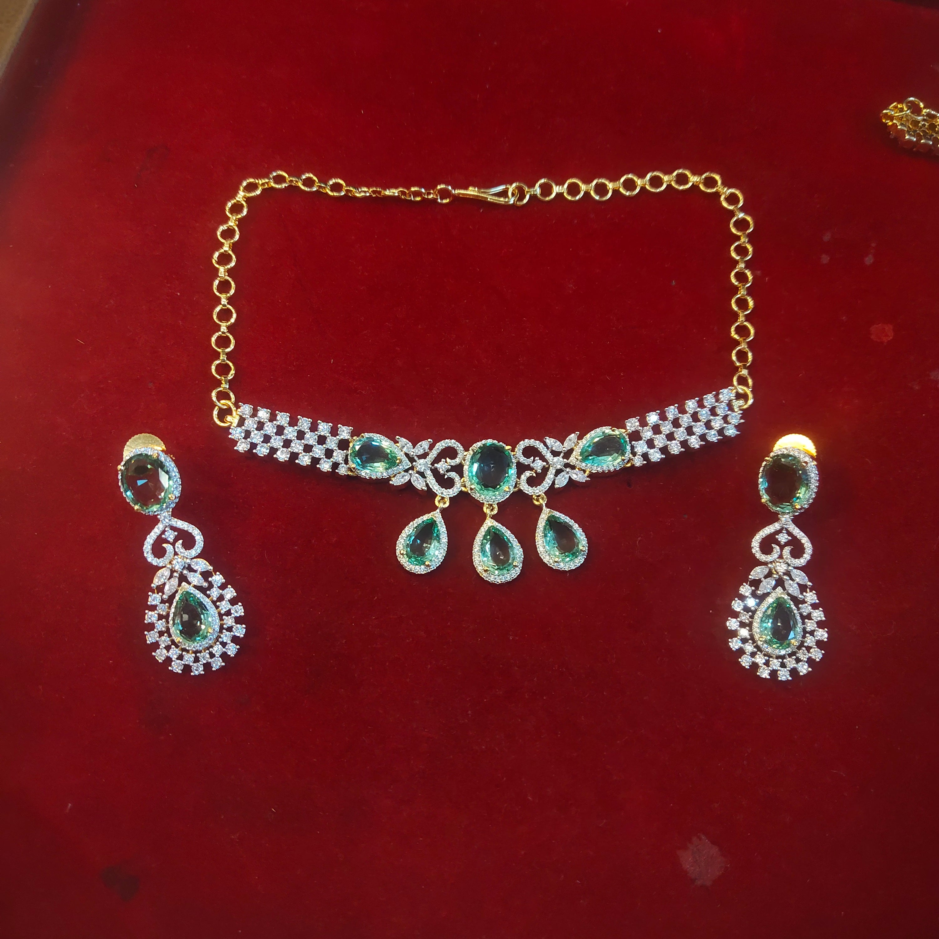 Emerald Green Diamond Choker Necklace