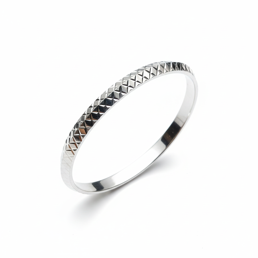 Silver kada with diamond-cut pattern