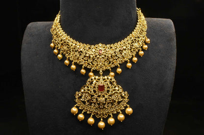 Traditional American Diamond Necklace embellished with pearls