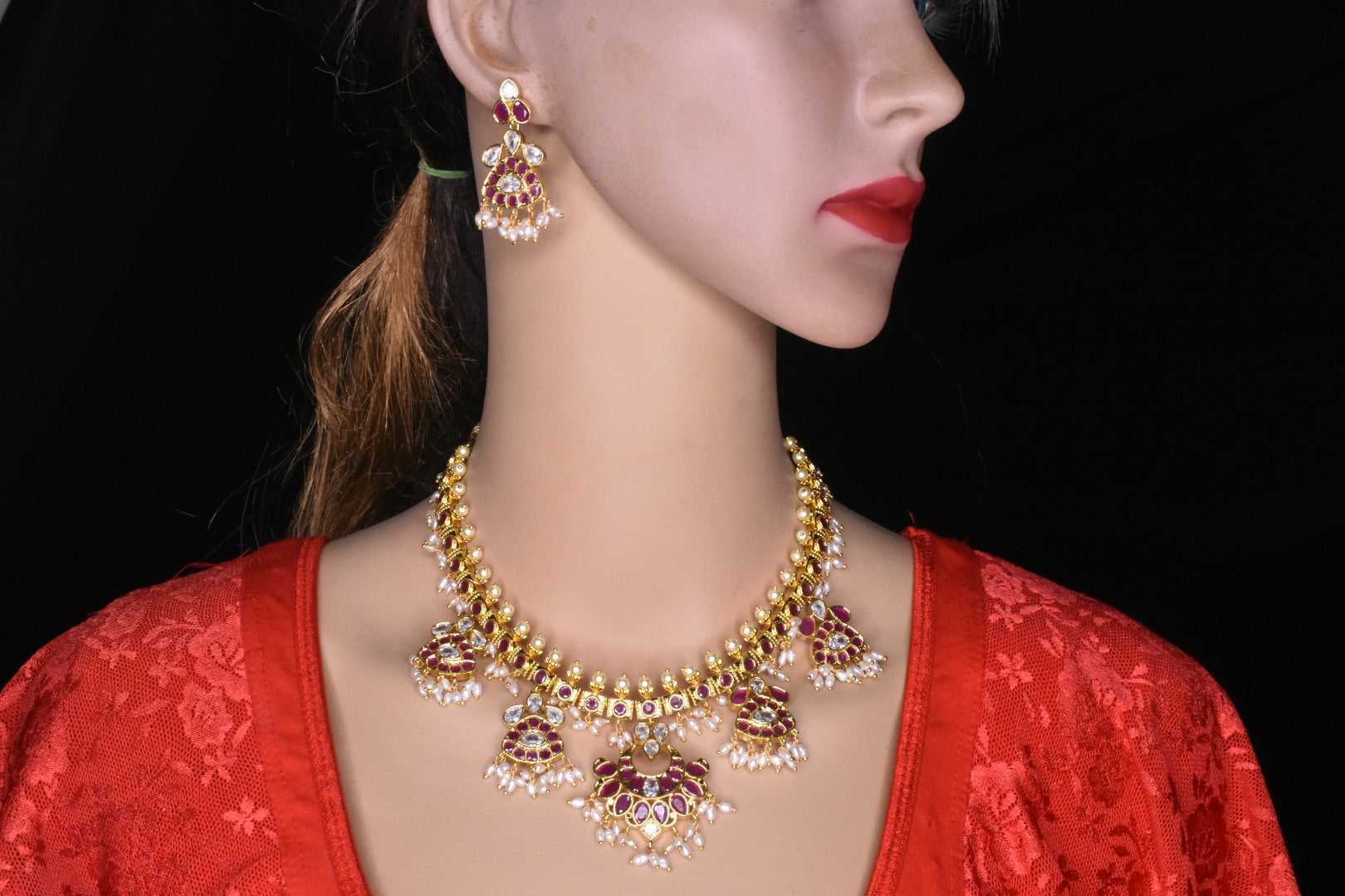 Guttapussalu Necklace With Earrings Set