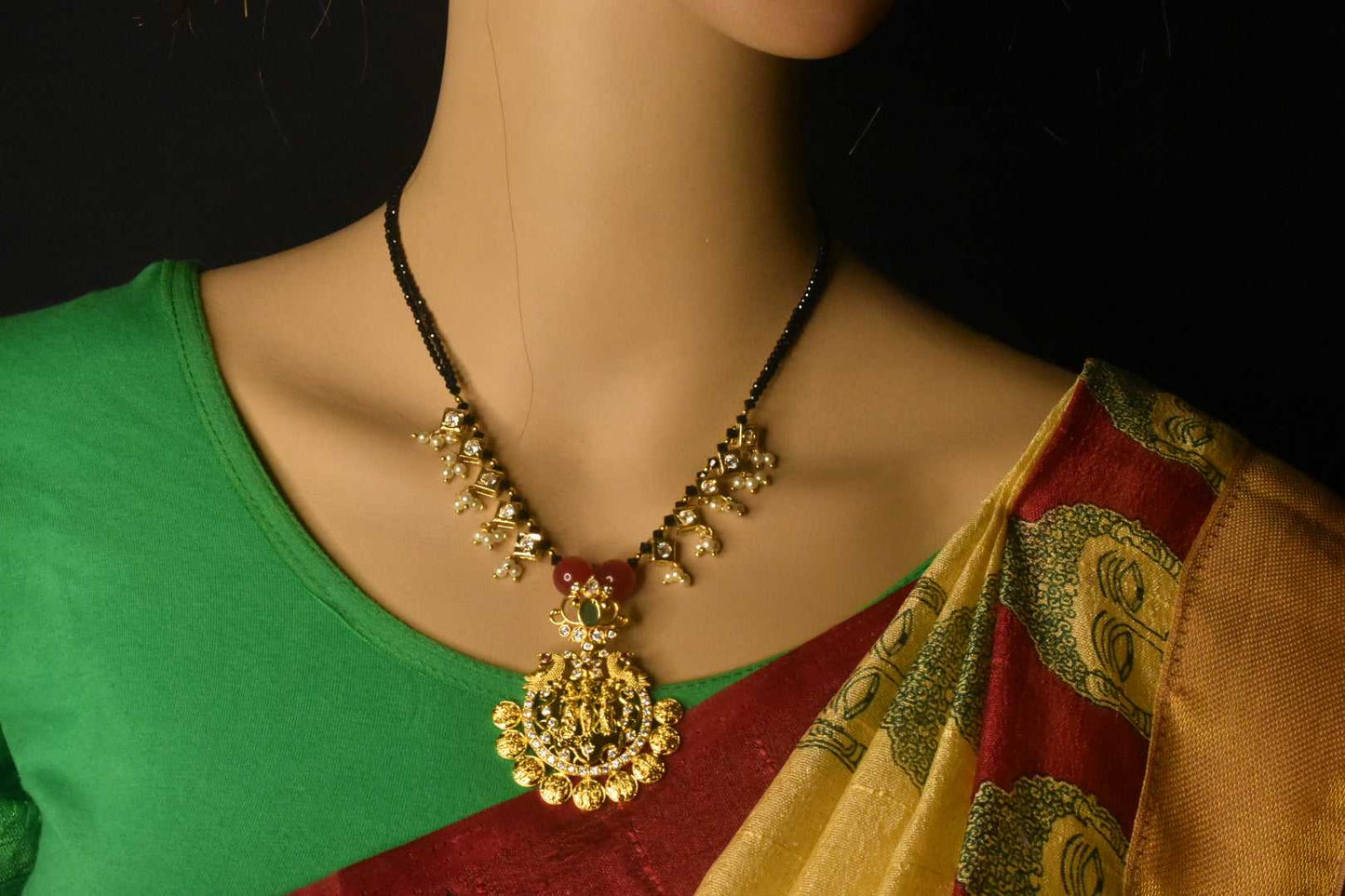 Grand Ramparivar Blackbeeds mangalsutra