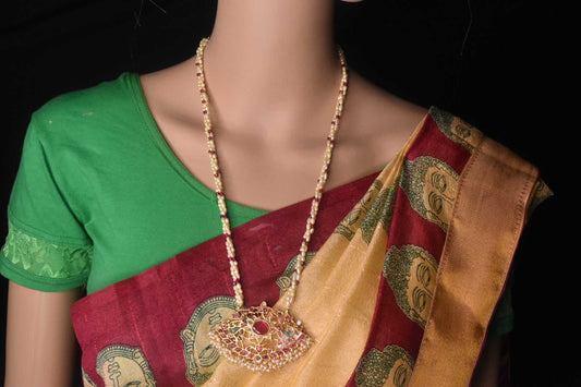 kempu embedded pendant with pearls mala