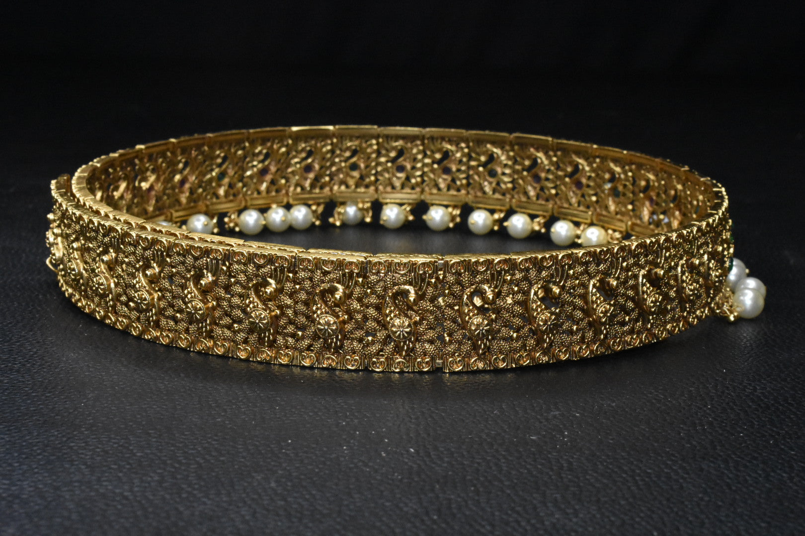 Antique gold vaddanam