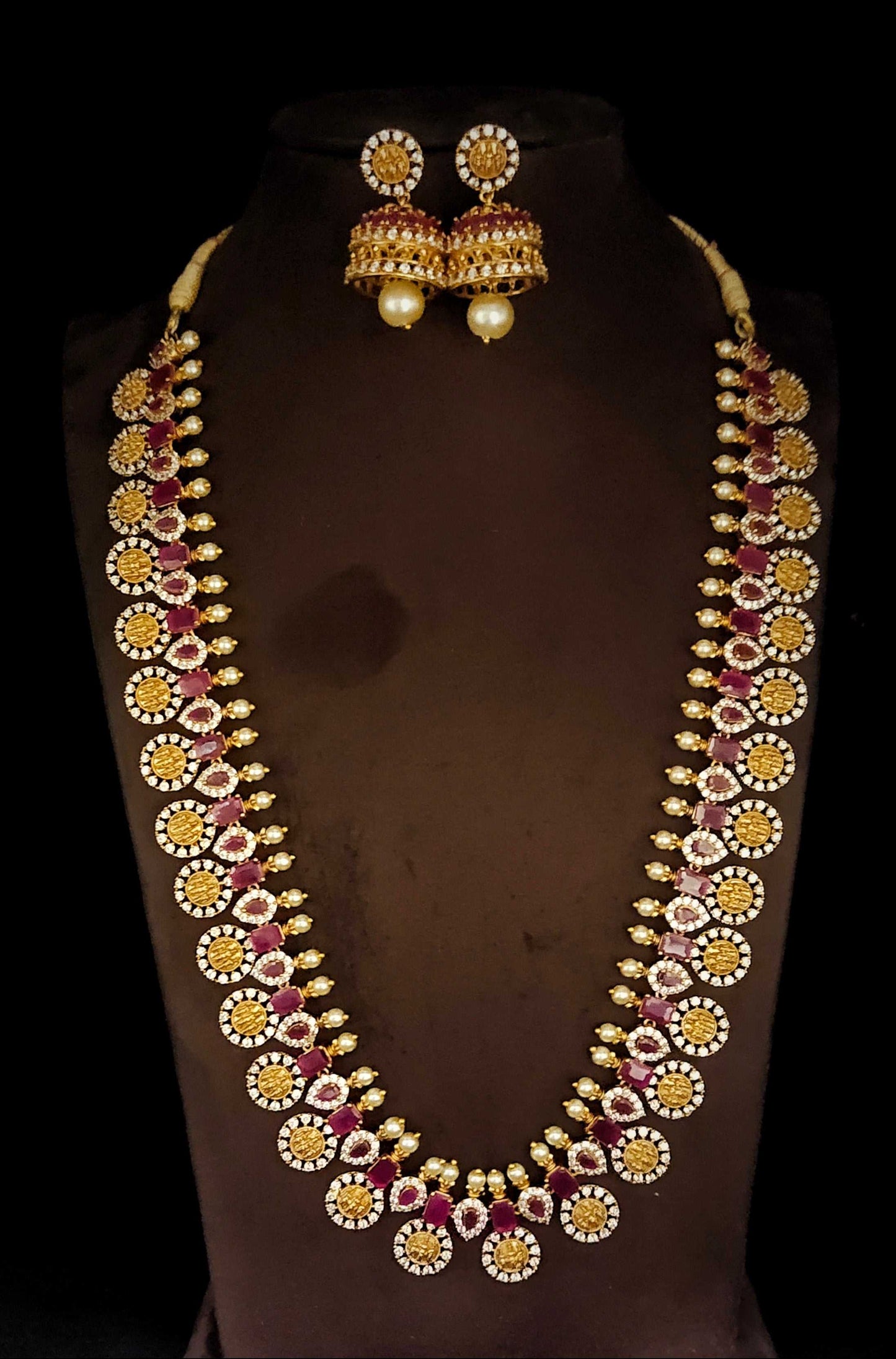 Matte Finish Ram Parivaar Bottu Bindi Necklace Set