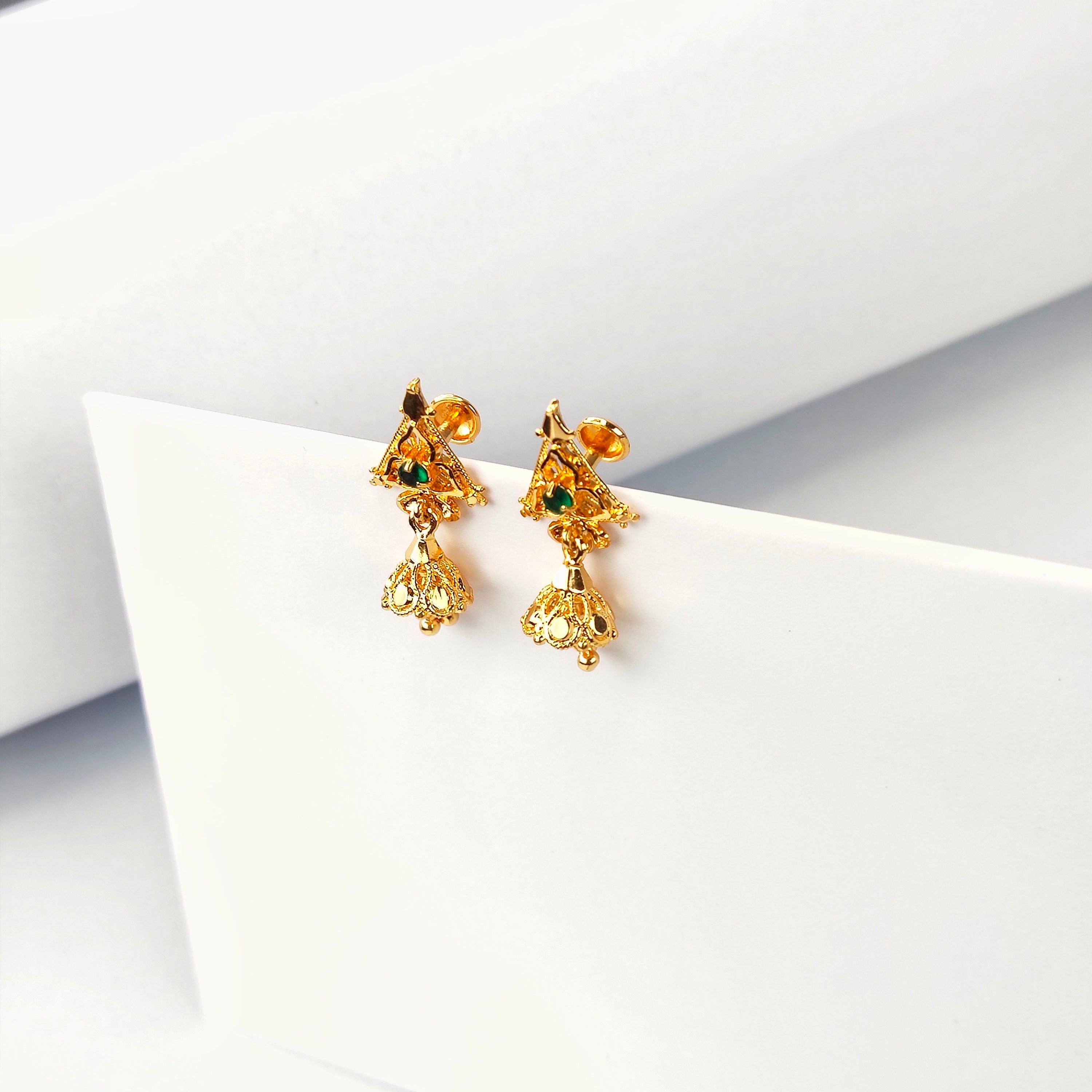 5 Beautiful Gold Earrings Designs For Daily Use