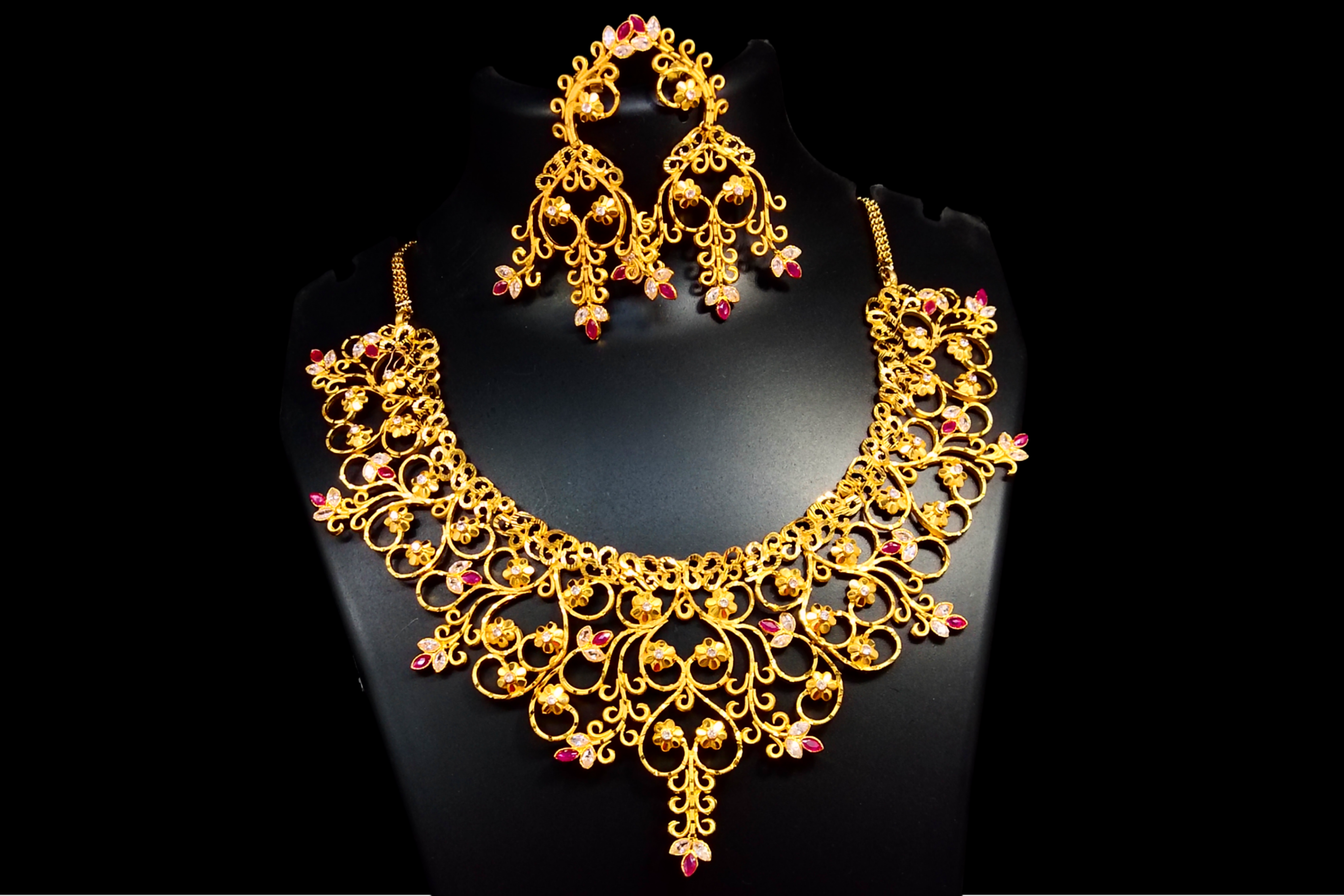 Gold Necklace Designs | Gold bridal necklace, Bridal gold jewellery, Pure gold  jewellery