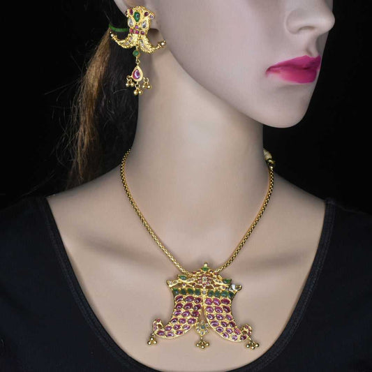 Tiger Nail Shapped Pendent Set For Women